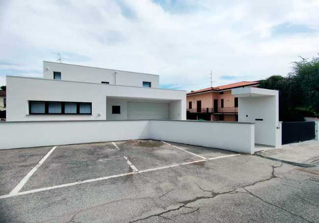 Geometrías de luz: Villa Z entre esencia y modernidad