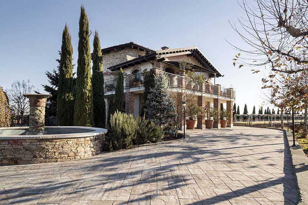 Pavimentazione di prestigio nella Valle Infernotto: il progetto che esalta estetica e funzionalità