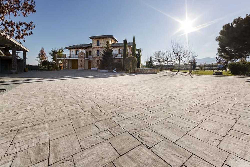 Pavimentazione di prestigio nella Valle Infernotto: il progetto che esalta estetica e funzionalità