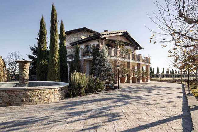 Pavimentazione di prestigio nella Valle Infernotto: il progetto che esalta estetica e funzionalità