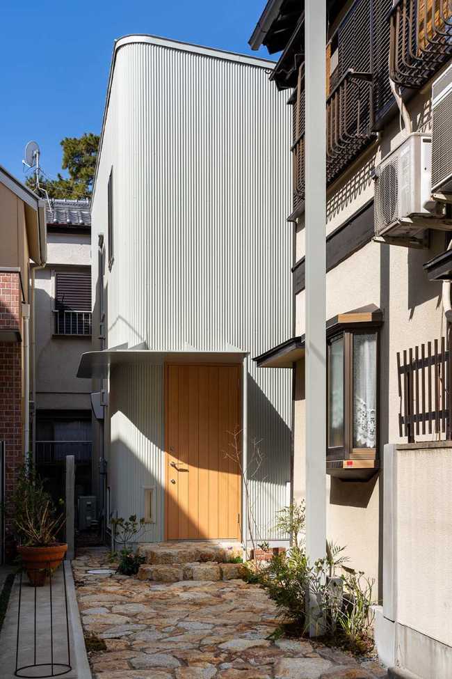 Casa en Shukugawa: intimidad y naturaleza en un refugio urbano