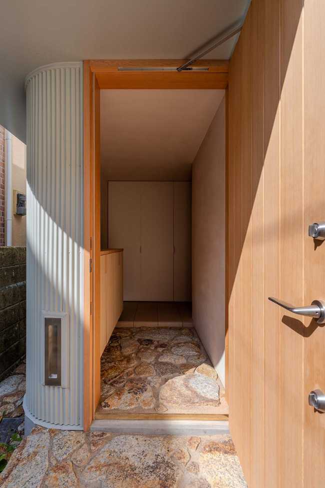 Casa en Shukugawa: intimidad y naturaleza en un refugio urbano