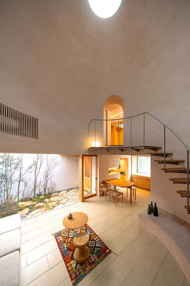 Casa en Shukugawa: intimidad y naturaleza en un refugio urbano