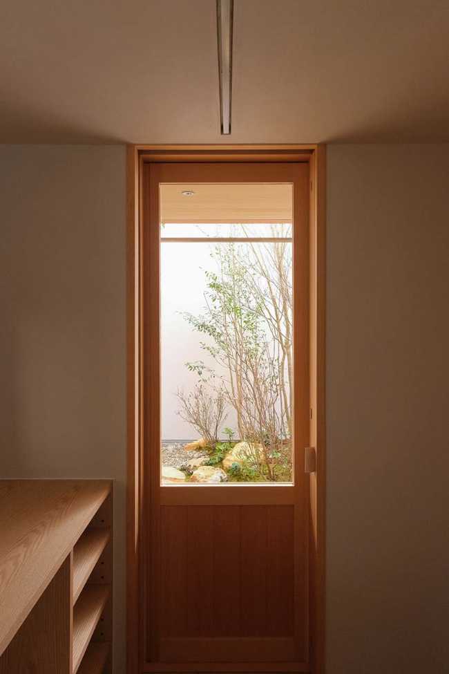 Casa en Shukugawa: intimidad y naturaleza en un refugio urbano