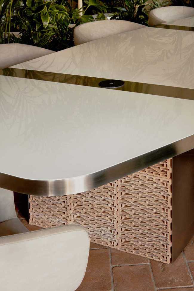 Business needs and untouchable historical heritage: the HN Headquarter