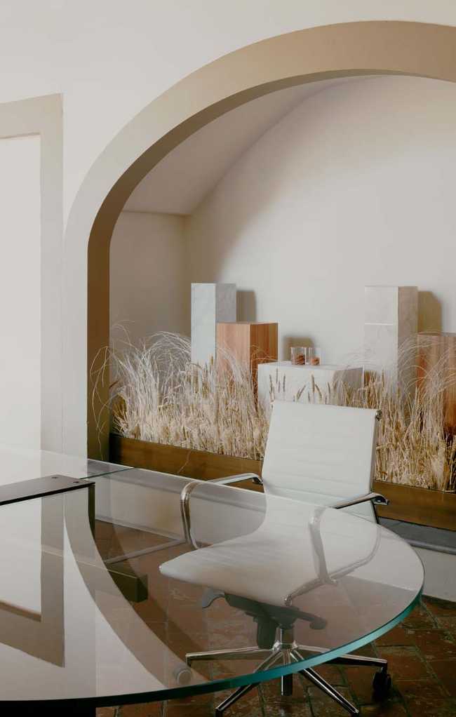 Business needs and untouchable historical heritage: the HN Headquarter