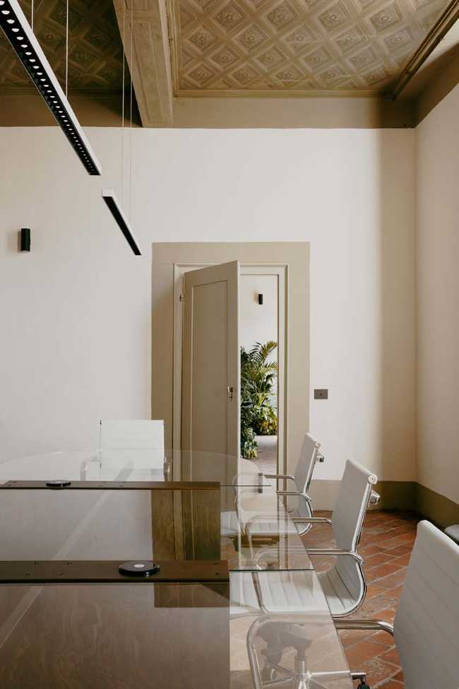 Business needs and untouchable historical heritage: the HN Headquarter