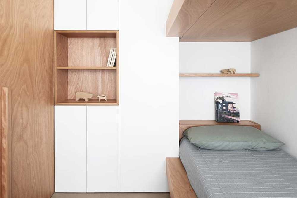 Maison à Gualdo. Mobilier flexible pour moduler l'intimité et la lumière