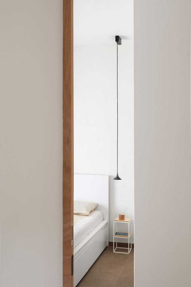 Maison à Gualdo. Mobilier flexible pour moduler l'intimité et la lumière