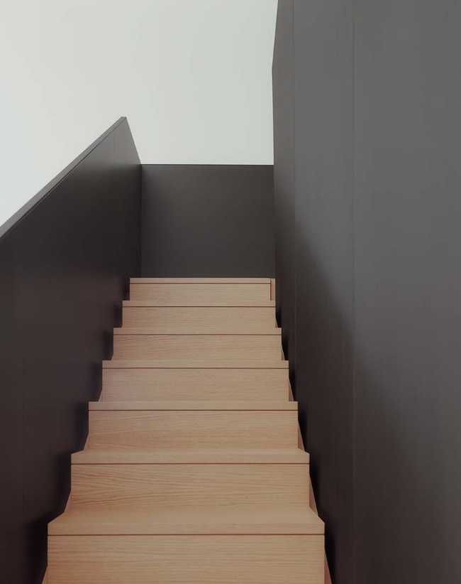 A border house: sustainable architecture between Italy and Switzerland