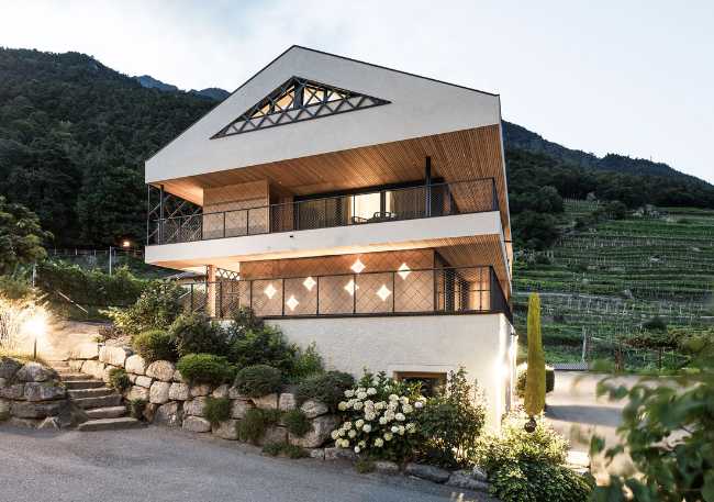 Edilizia prefabbricata in legno tra Design, Forme e Tecnologia costruttiva. Castello Plars Wine & Suite - Casa Clima Awards 2024