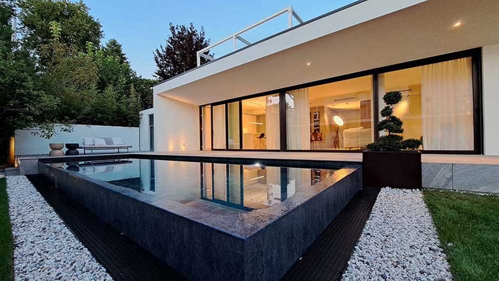 El placer de volver a casa: una villa modular que dialoga con la naturaleza