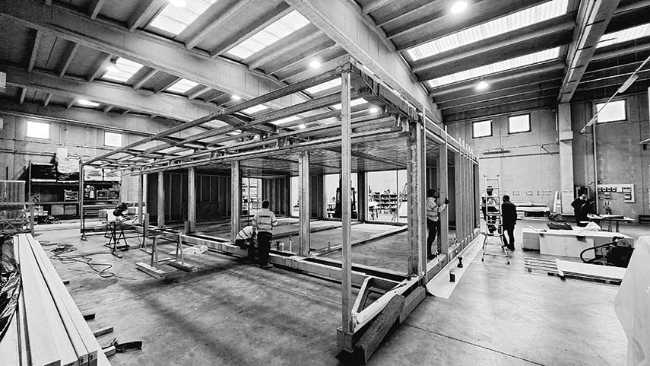 El placer de volver a casa: una villa modular que dialoga con la naturaleza