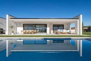 Casa unifamiliar de una planta: un proyecto de lujo y sostenibilidad