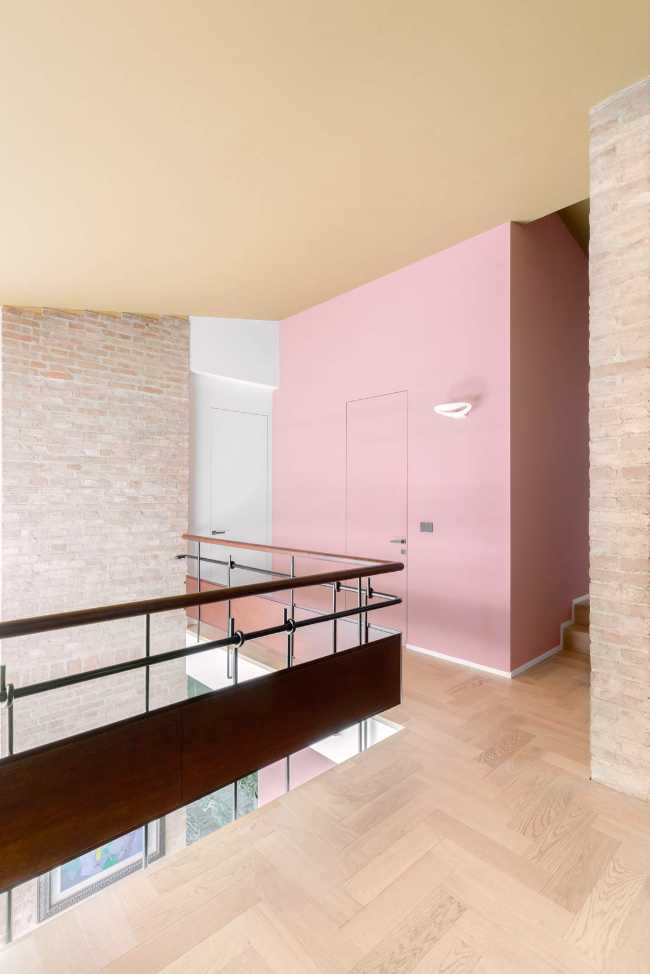 Architecture intemporelle: la rénovation d'un chef-d'œuvre du XXe siècle.