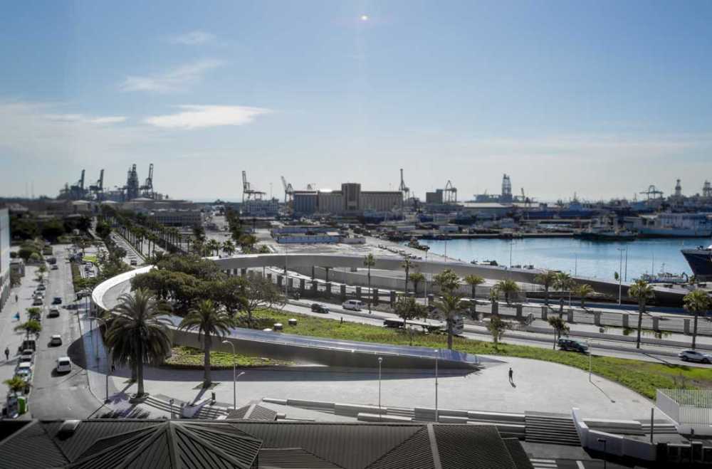 Onda Atlántica: un ponte che danza tra cielo e città