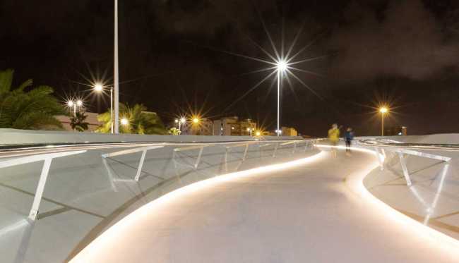 Onda Atlántica: un ponte che danza tra cielo e città