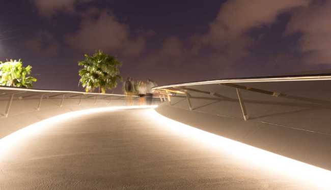 Onda Atlántica: un ponte che danza tra cielo e città