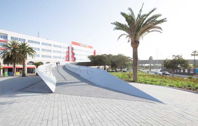 Onda Atlántica: un ponte che danza tra cielo e città