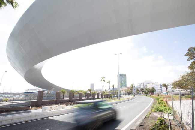 Onda Atlántica: un ponte che danza tra cielo e città