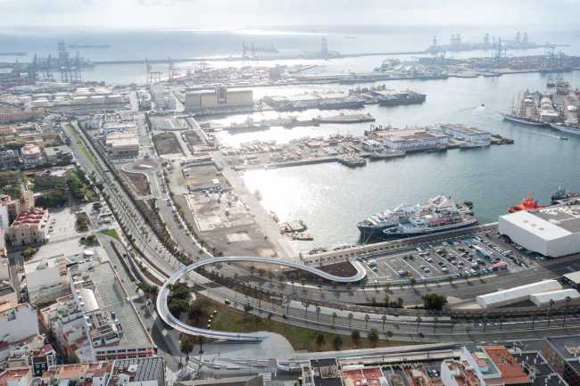 Onda Atlántica: un ponte che danza tra cielo e città