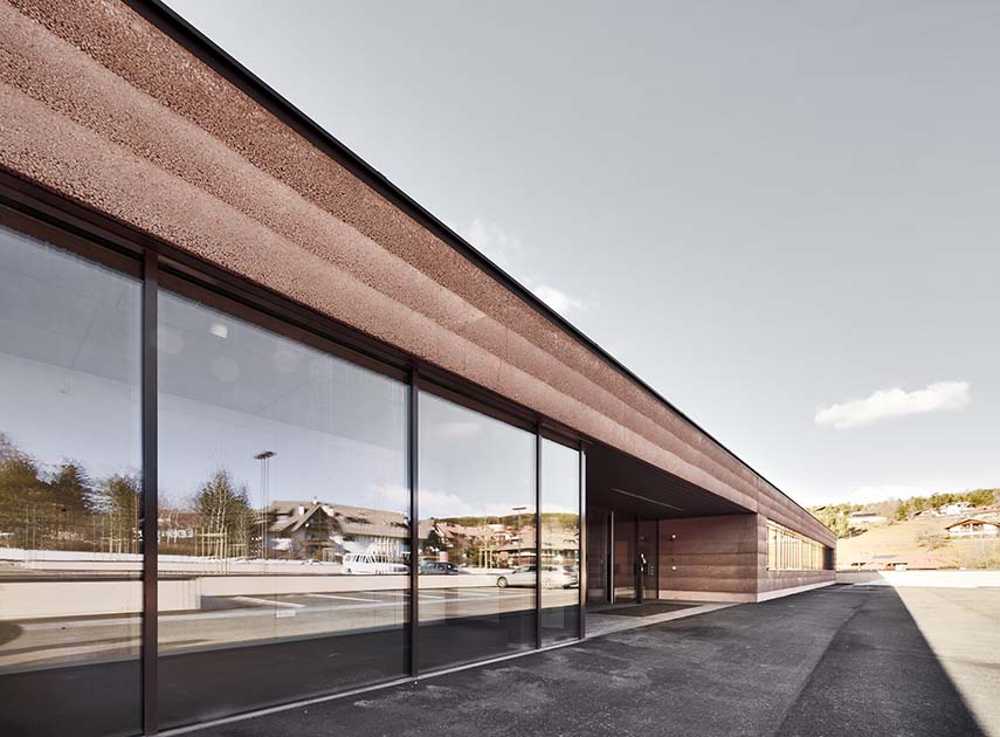 Centro di Protezione civile Renon. Scultoreo simbolo di collaborazione