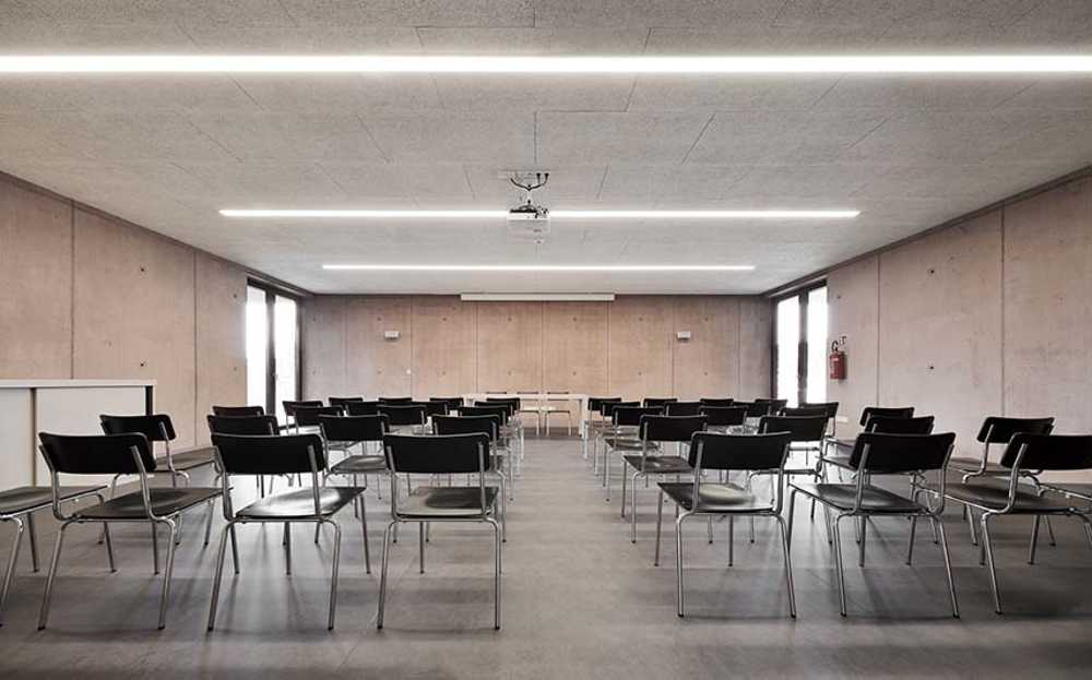 Centro di Protezione civile Renon. Scultoreo simbolo di collaborazione