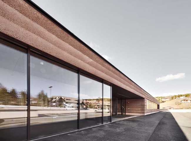 Centro di Protezione civile Renon. Scultoreo simbolo di collaborazione