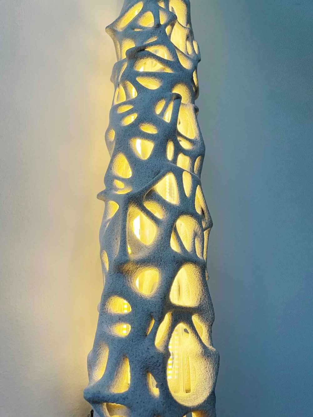 Luz de hueso: la lámpara de diseño ilumina con estilo y sostenibilidad