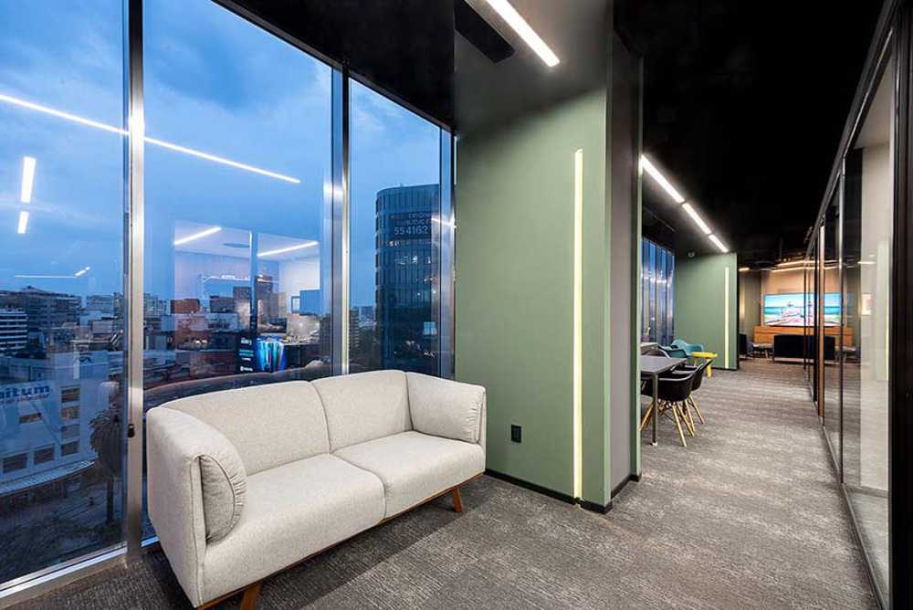 Corporativo P8. Design per la produttività con accenti di verde