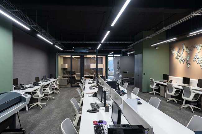 Corporativo P8. Design per la produttività con accenti di verde