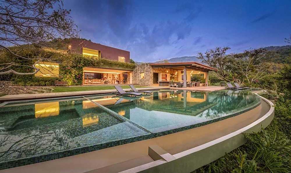 Natural atmosphere of Casa M. Interiors and exteriors without boundaries