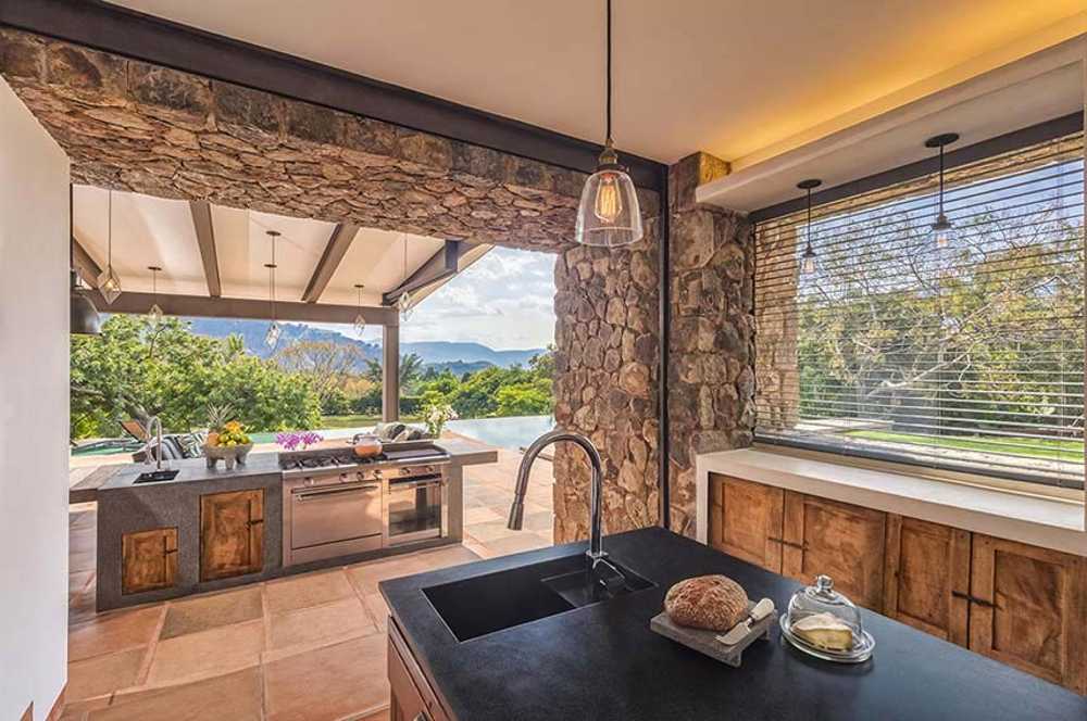 Natural atmosphere of Casa M. Interiors and exteriors without boundaries