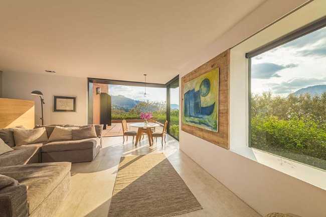 Natural atmosphere of Casa M. Interiors and exteriors without boundaries