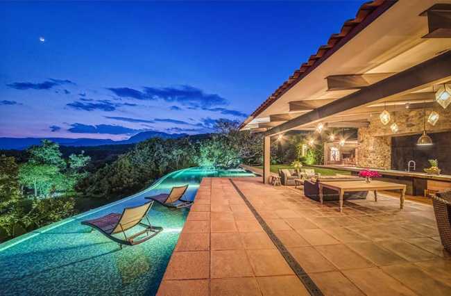 Natural atmosphere of Casa M. Interiors and exteriors without boundaries