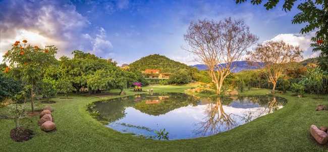 Natural atmosphere of Casa M. Interiors and exteriors without boundaries