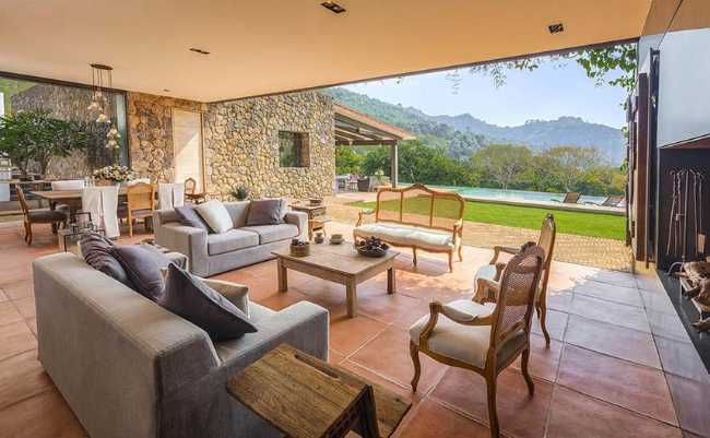 Natural atmosphere of Casa M. Interiors and exteriors without boundaries