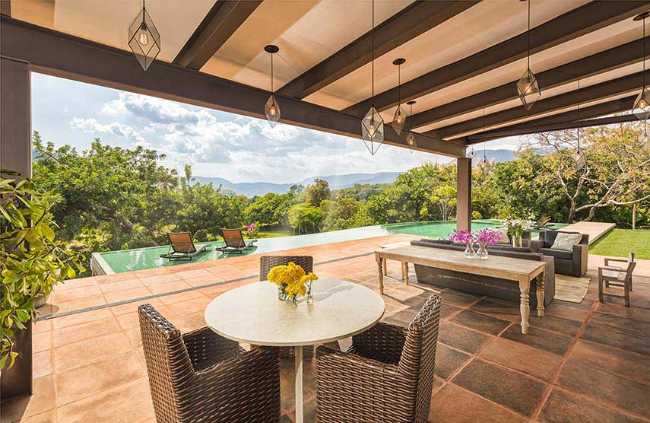 Natural atmosphere of Casa M. Interiors and exteriors without boundaries