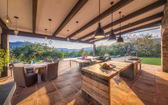 Natural atmosphere of Casa M. Interiors and exteriors without boundaries