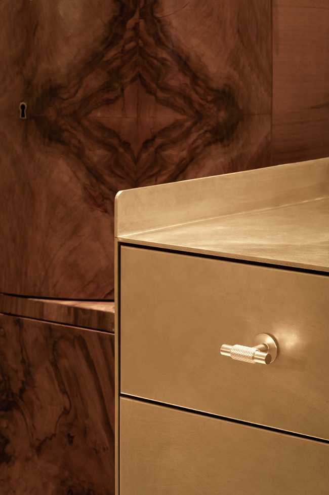 Eggshells and caramel veined marble. The Cukiernia pastry shop