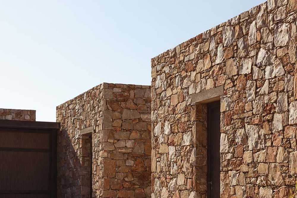 Gundari Resort: minimal volumes and luxury of time in the Greek islands