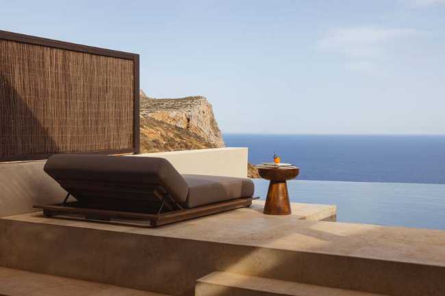 Gundari Resort: minimal volumes and luxury of time in the Greek islands