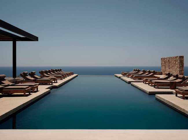 Gundari Resort: minimal volumes and luxury of time in the Greek islands