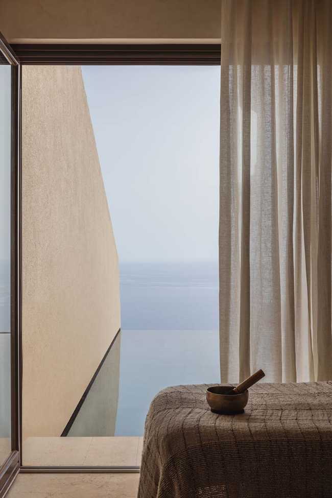 Gundari Resort: minimal volumes and luxury of time in the Greek islands