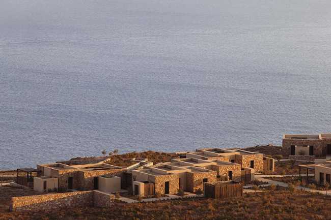 Gundari Resort: minimal volumes and luxury of time in the Greek islands