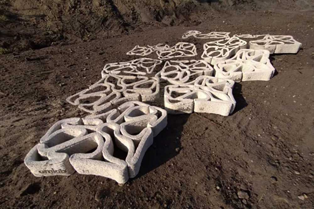 Inspired by roots the biodegradable reinforcing tiles Stroncq