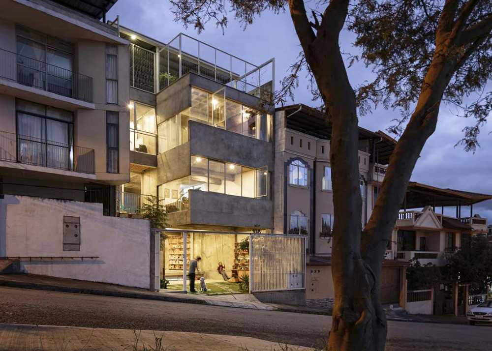 Casa productiva de hormigón a la vista. Casa Fundamentos en Ecuador