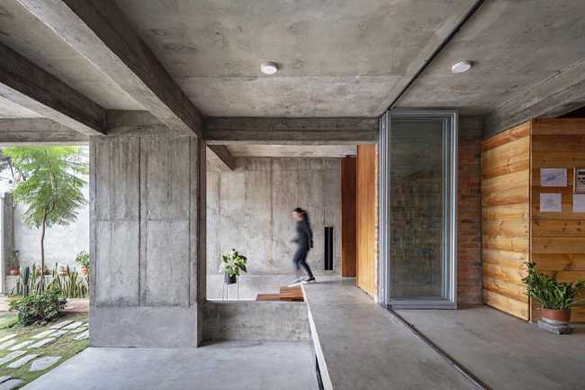 Productive house in exposed concrete. Casa Fundamentos in Ecuador