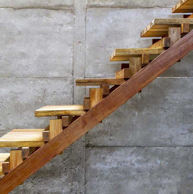 Productive house in exposed concrete. Casa Fundamentos in Ecuador