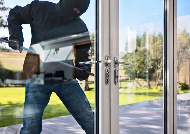 Normative, Certificazioni e Soluzioni Innovative per la Sicurezza delle Vetrate. Tra Pellicole Antieffrazione, Antischeggia e Normativa EN12600